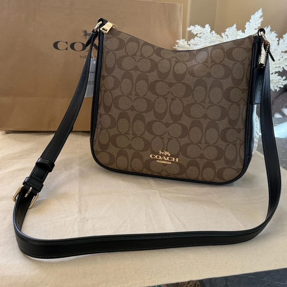 Coach refined pebble